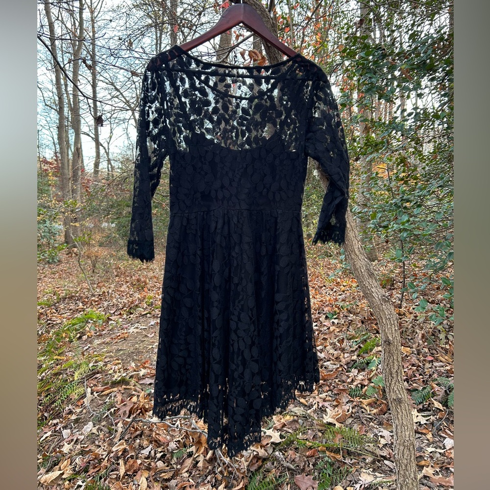 FREE PEOPLE - Sz 8 Cocktail, Chic, Minimalist Black Laced Dress w/ Floral Motif